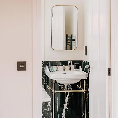 Appartement Spectacular Grade Ii Pad Families Contractors Birmingham